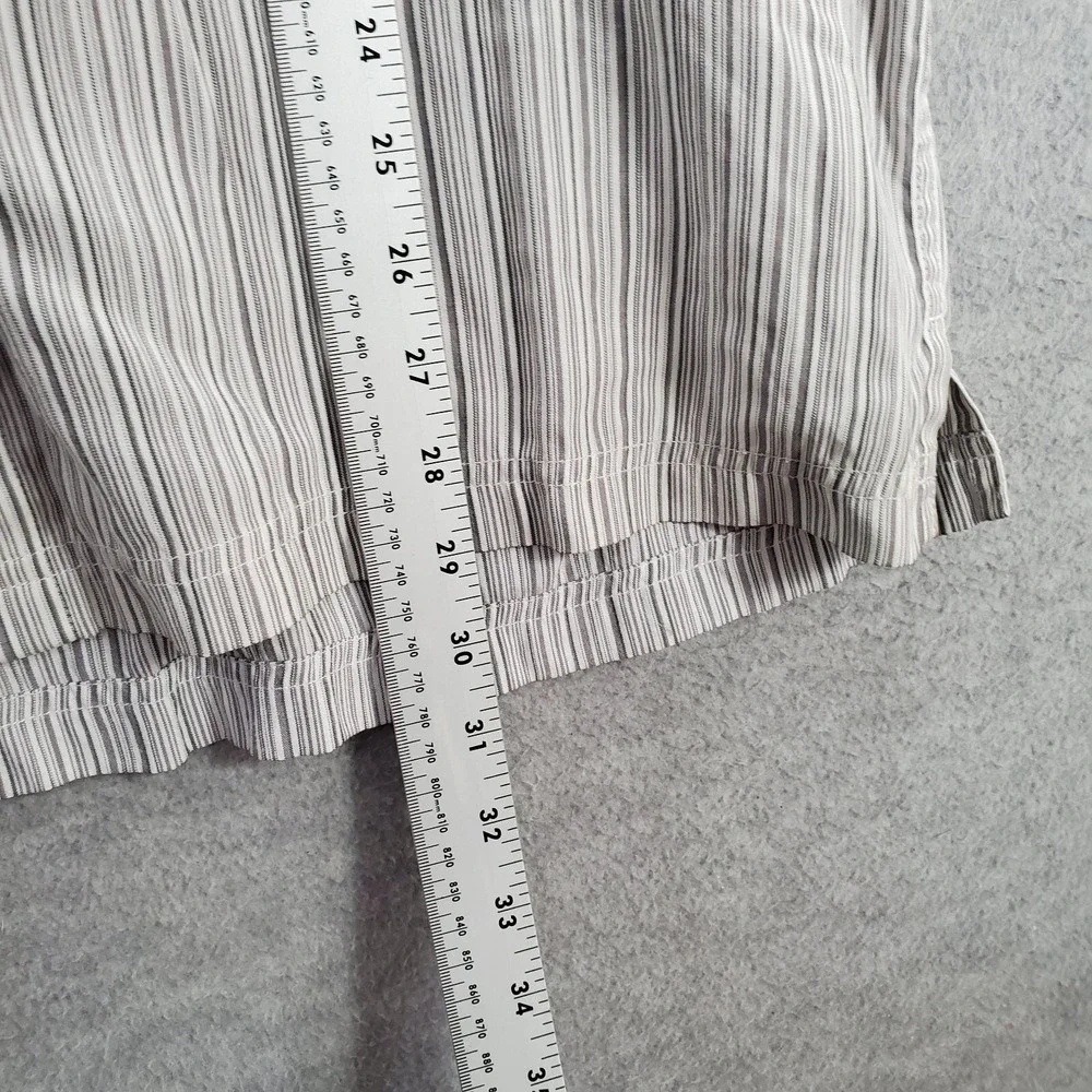The North Face Men Button Up Shirt XL Gray Striped Mesh Zip Pocket Hiking Collar